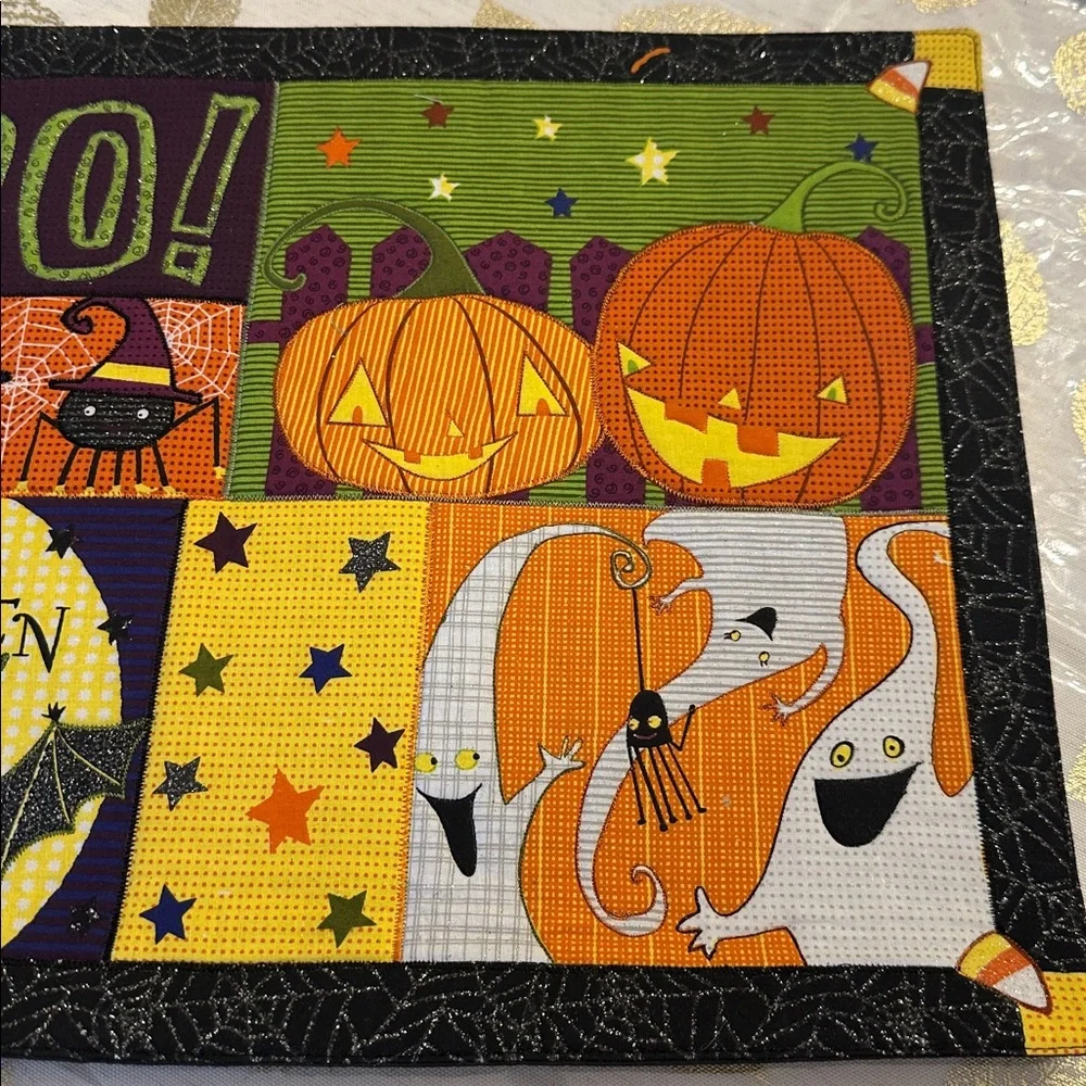 Kohl’s Happy Halloween cloth placemats set of 2 17 1/2 x 13 1/4inch NWT quilted